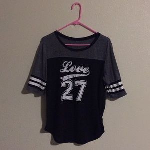 Juniors tee, tag missing, about a large in Juniors